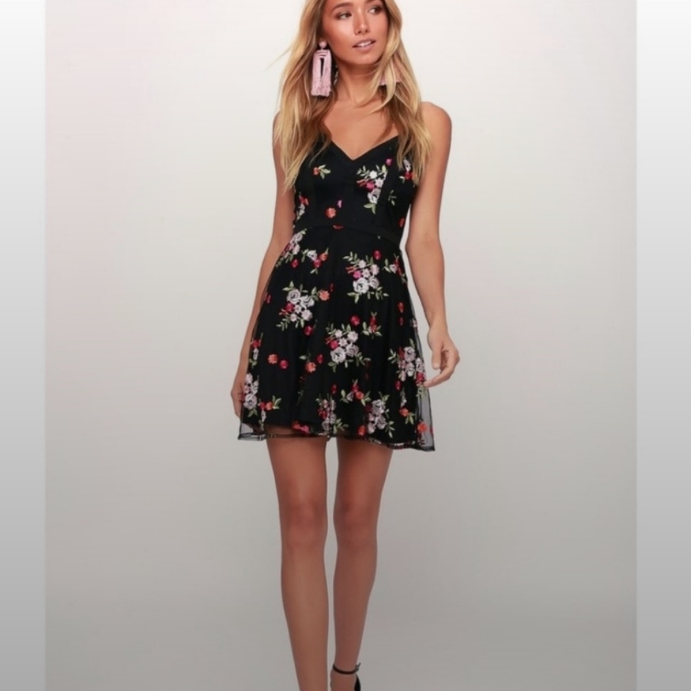 Lulus Black embroidered Dress L